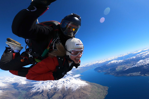 Queenstown: Tandem Skydive from 9,000, 12,000 or 15,000 Feet12,000 Ft Flight