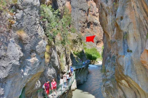 Da Kalkan: Escursione alla gola di Saklikent e alla cascata di Gizlikent