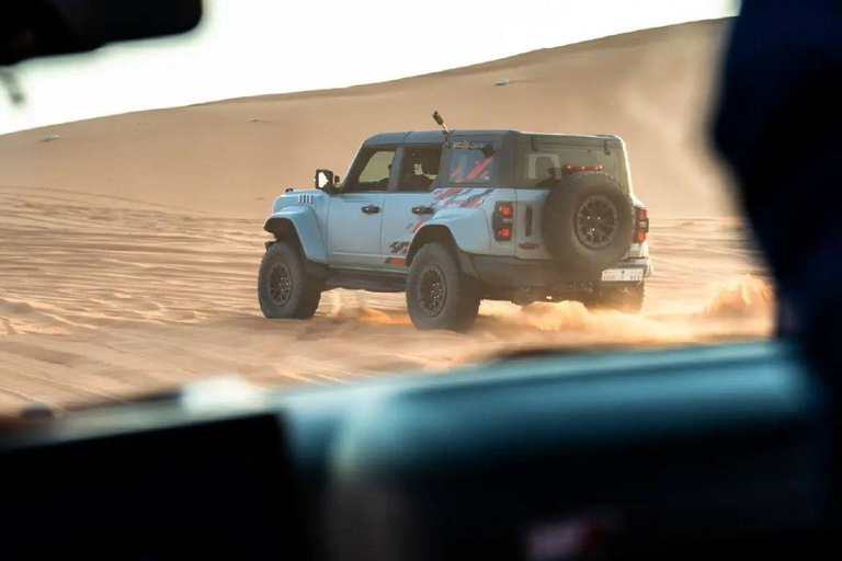 Riyadh: Private 4x4 Desert Safari, Sandboarding & Sunset Wrangler Safari Trip (up to 3 people)