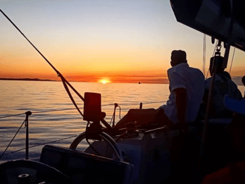 Zadar: Privat seilbåttur i solnedgang med drinker