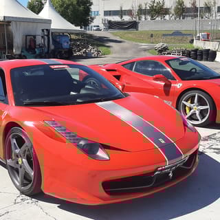 Milano: Koeajo Ferrari 458: lla kilparadalla videolla
