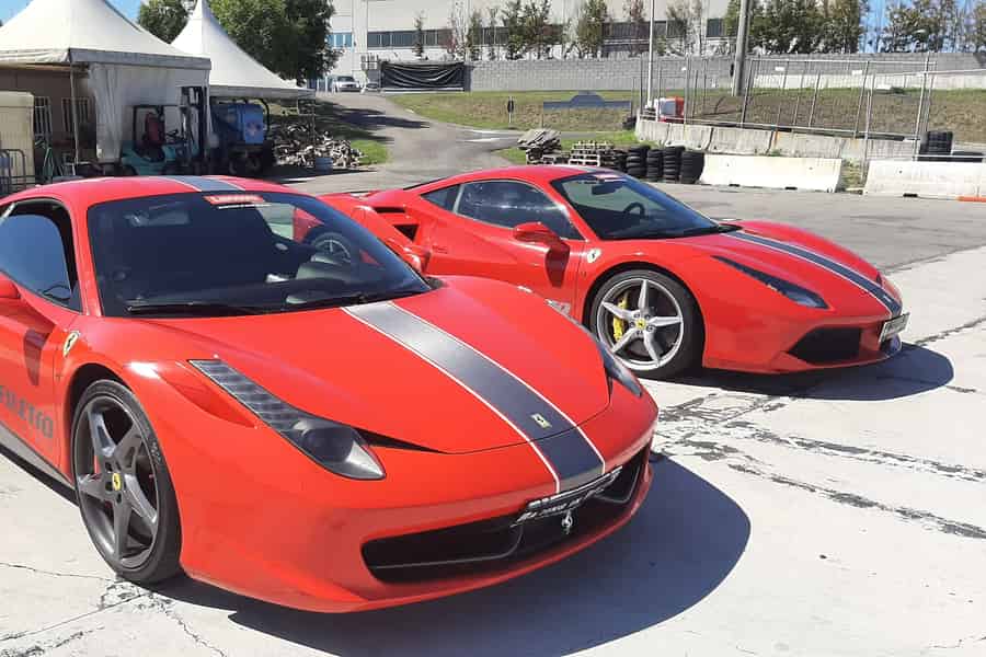 Mailand: Testfahrt mit einem Ferrari 458 auf einer Rennstrecke mit Video. Foto: GetYourGuide Mailand: Testfahrt mit einem Ferrari 458 auf einer Rennstrecke mit Video. Foto: GetYourGuide