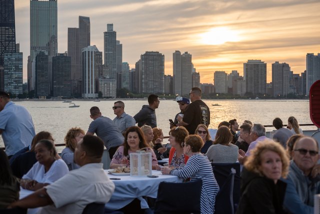 Chicago: Wine &amp; Cheese or Beer &amp; BBQ Thursday Evening Cruise