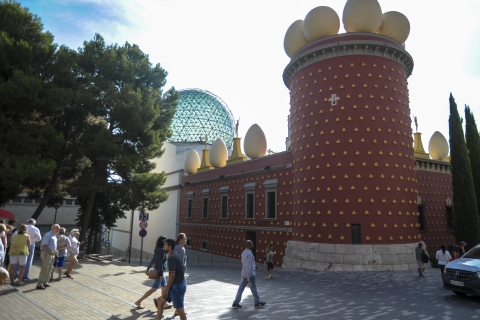 Depuis Barcelone : excursion sur les traces de Salvador DaliSalvador Dalí : visite en petit groupe depuis Barcelone