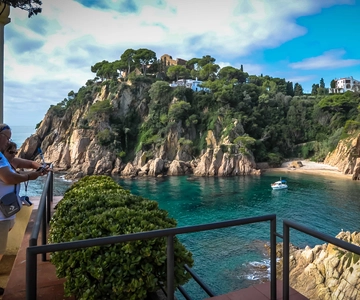 From Barcelona: Costa Brava Day Tour with Lunch