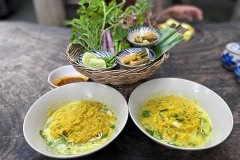 Siem Reap: Evening Foodie Vespa Tour