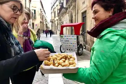 Lecce: Guided Tour & Street Food Tasting by Rickshaw