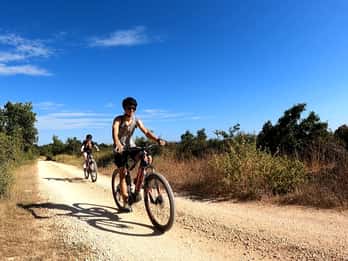 Pula-Vodnjan-Rovinj: E-Bike swim & forteress tour