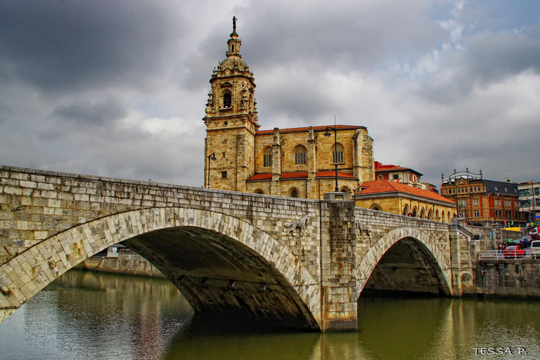 Bilbao: I am a tour guide who shows the history of the town of Bilbao.