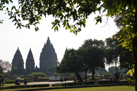 Yogyakarta: Borobudur sunrise,guarantee climb-up& Prambanan Borobudur Sunrise sharing Tour Without Ticket