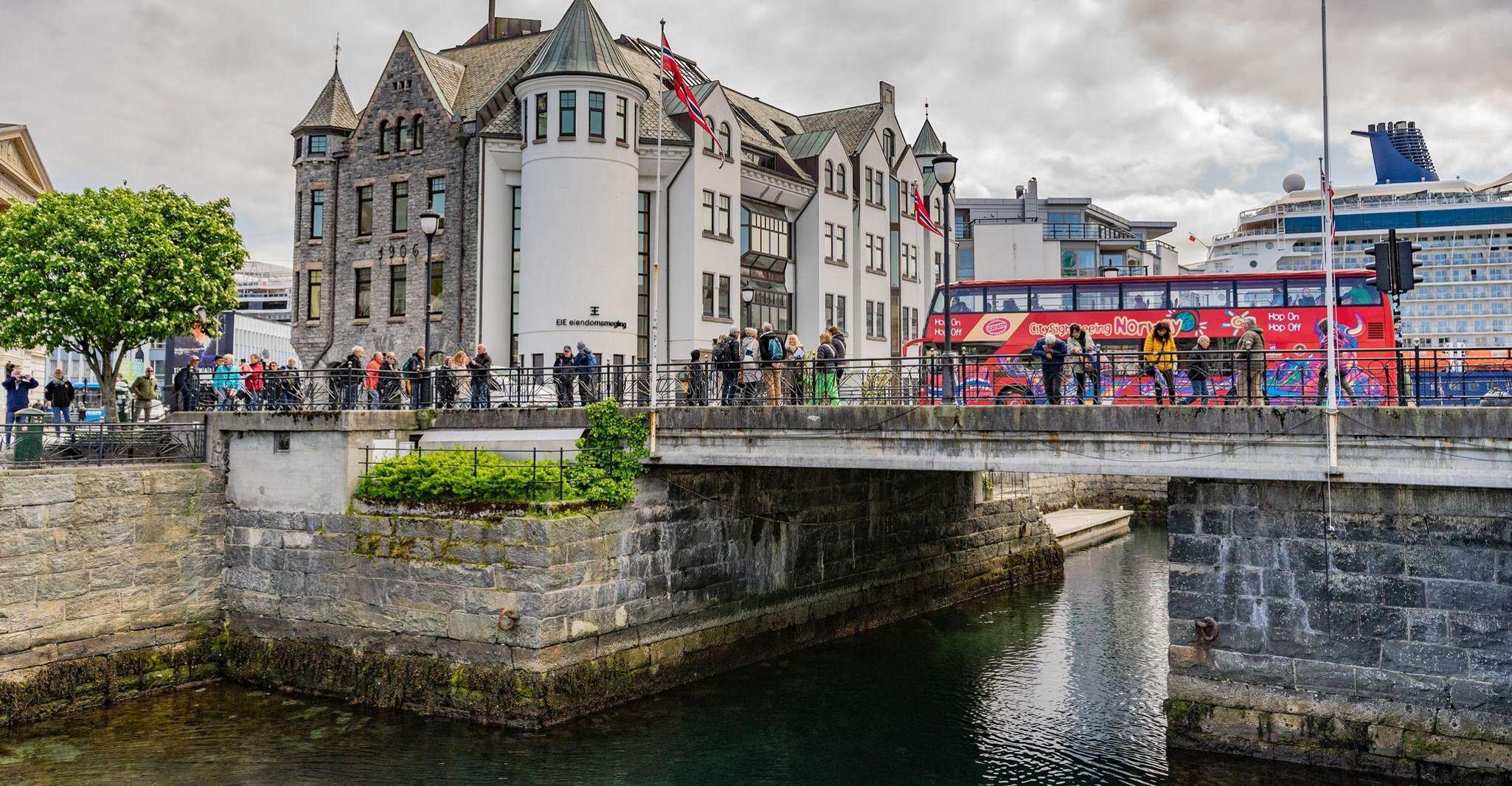 Alesund, City Sightseeing Hop-On Hop-Off Bus Tour - Housity