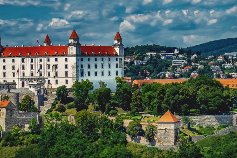 Bratislava: Introducción a la ciudad Guía y audio en la aplicaciónBratislava: recorrido a pie por más de 10 puntos destacados de la ciudad en tu teléfono