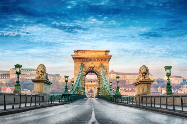 Boedapest: stadsintroductie in-app-gids en audioBoedapest: 10+ stadswandelingen met hoogtepunten op je telefoon