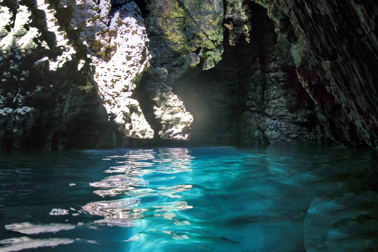 رحلة بالقارب ليوم كامل، سباحة في الكهف، غداء ومشروبات - ميدولين/سيجاMedulin: رحلة بحرية بالقارب إلى Kamen