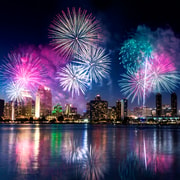 Oahu: Waikiki Friday Fireworks Cruise with Snacks and Drinks
