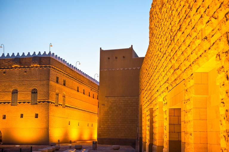 Riad: tour guiado de día completo por la ciudad histórica con transporte