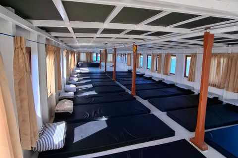 Komodo Islands: 4-Day Liveaboard, Dragons, Whale Sharks Private Room (Double Bed, AC)