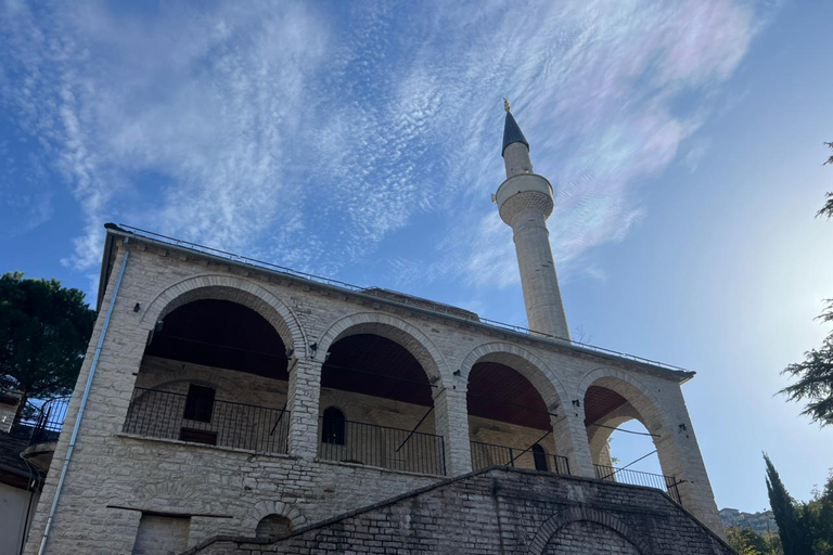 Vanuit Tirana: 2-daagse trip Gjirokaster/Blauw oog/Ksamil/Saranda