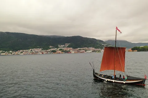 Bergen: Vikingaskeppssegling och sightseeingtur