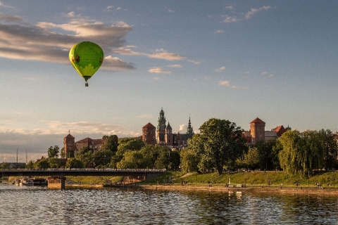 Kraków: Lot balonem na ogrzane powietrze z szampanemKraków: Rodzinny lot balonem na ogrzane powietrze z szampanem
