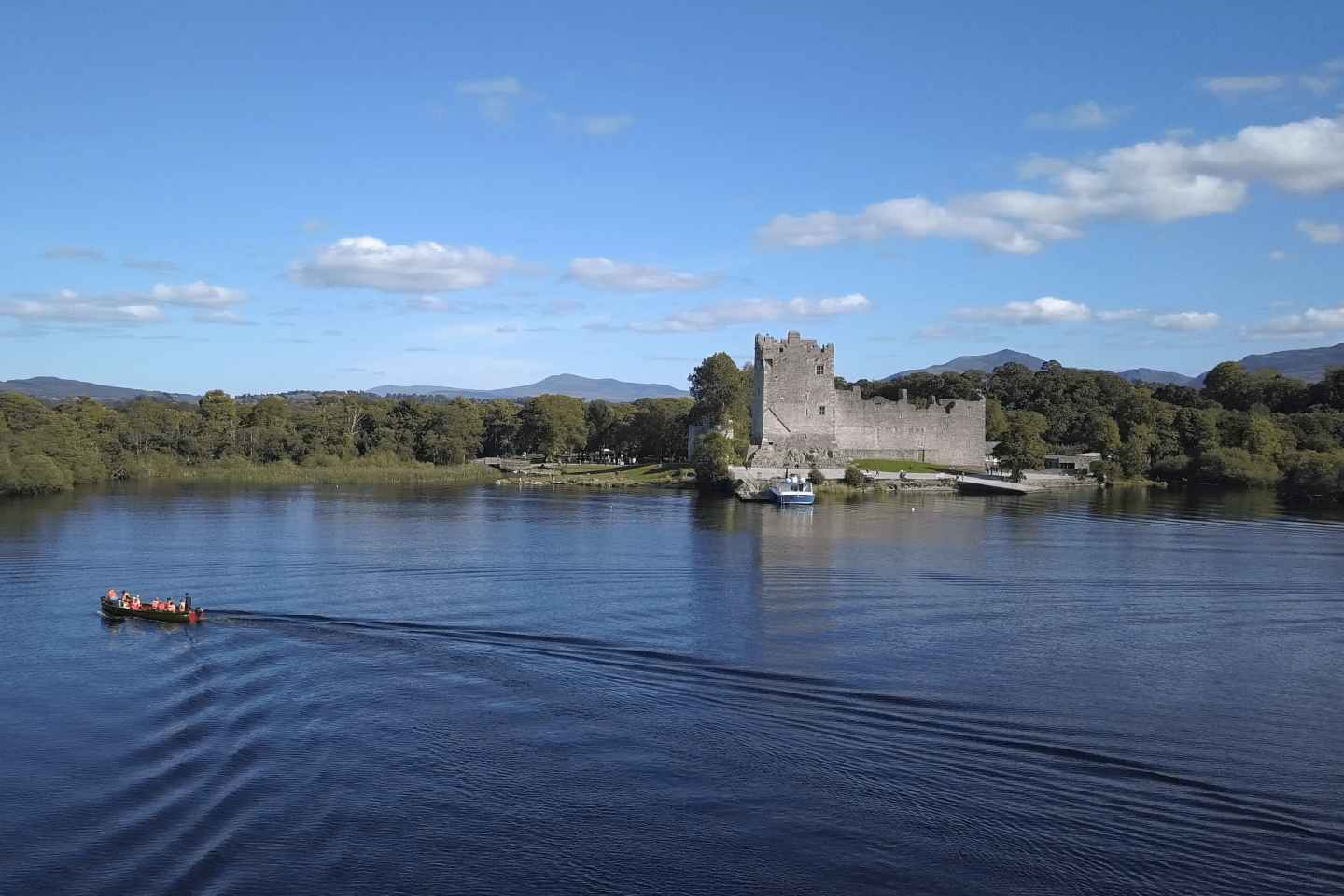 Lakes of Killarney Boat Tour with Transfer
