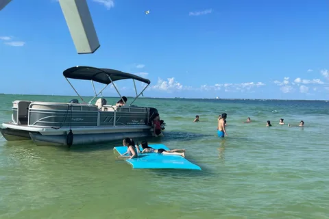 Clearwater: Aluguer de barco pontão privado de 4 horas com capitão