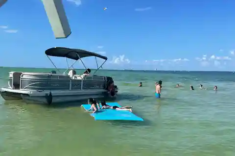 Clearwater: 4 Hour Private Pontoon Boat Rental with Captain