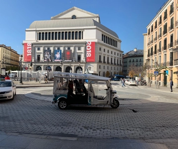 Madrid: City Highlights Tuk Tuk Tour