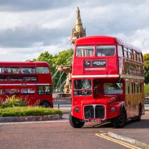 Edinburgh: Vintage Bus Tour with Afternoon Tea or Gin