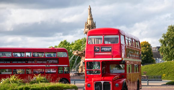 Edinburgh: Vintage Bus Tour with Afternoon Tea or Gin
