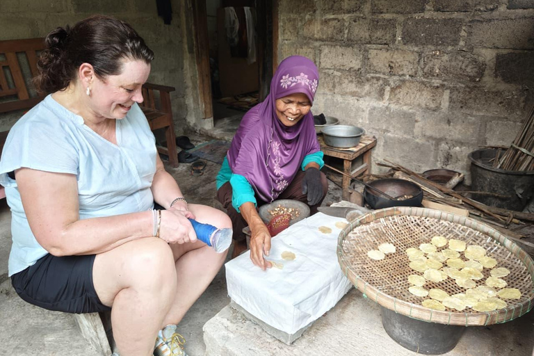 Yogyakarta : Classic Bike Tour with Lunch and Pickup