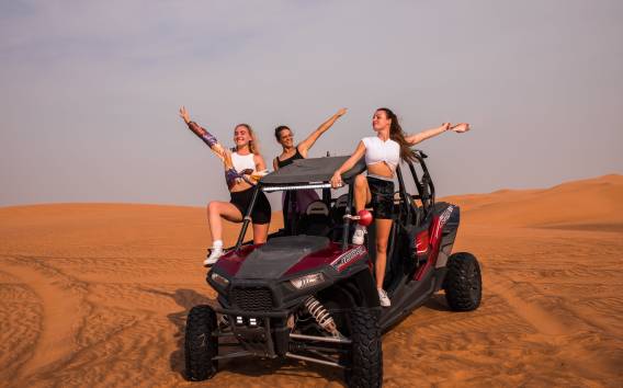 Dubai: Selbstfahrendes Abenteuer mit Dünenbuggy und Kamelritt
