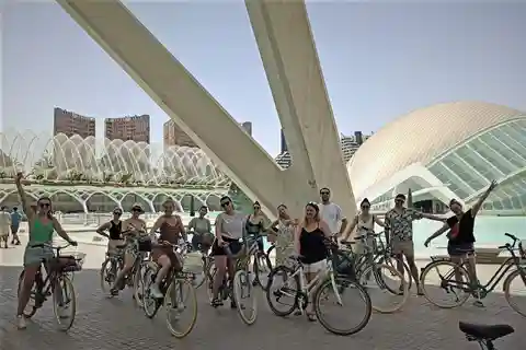 Valencia: 3-Hour Guided City Sightseeing & Beaches Bike Tour