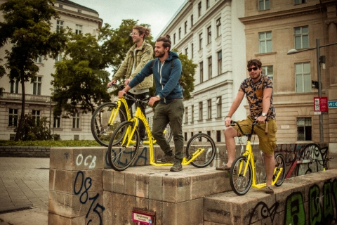 Wiedeń: Wycieczka z przewodnikiem Kick Bike lub E-Scooter z lokalnymWiedeń: Zwiedzanie z przewodnikiem przez e-skuter z lokalnym