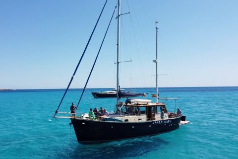 Menorca: Full Day Sailing Tour with Snorkeling and Snacks