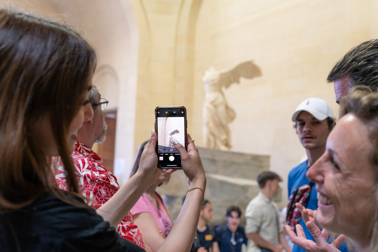 Paris: Guided Tour of the Must-Sees of the Louvre Museum Group Tour