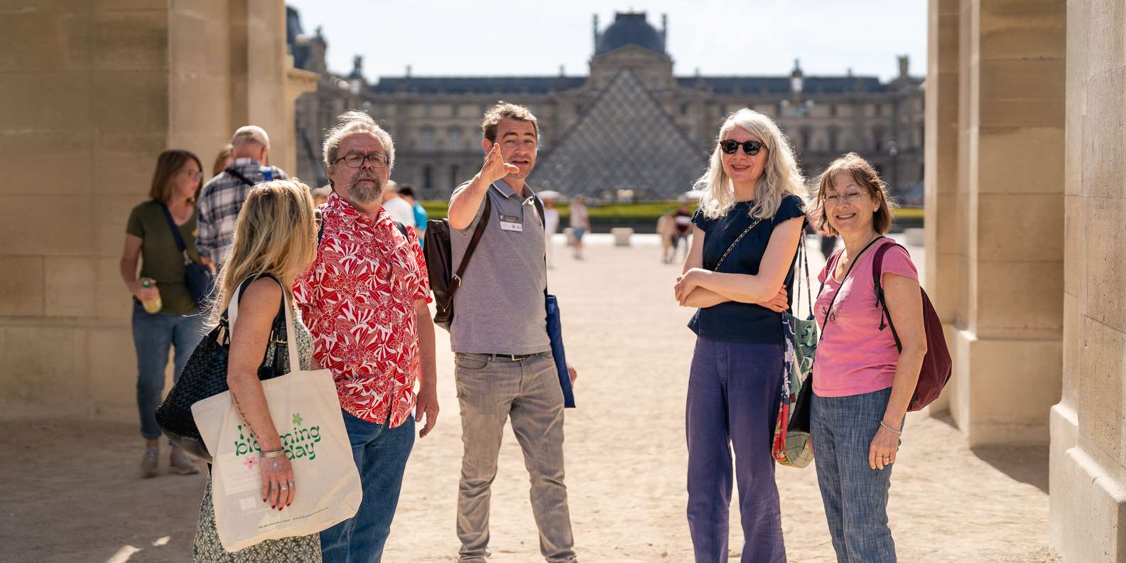 Paris Louvre Museum: Small Group Guided Highlights Tour