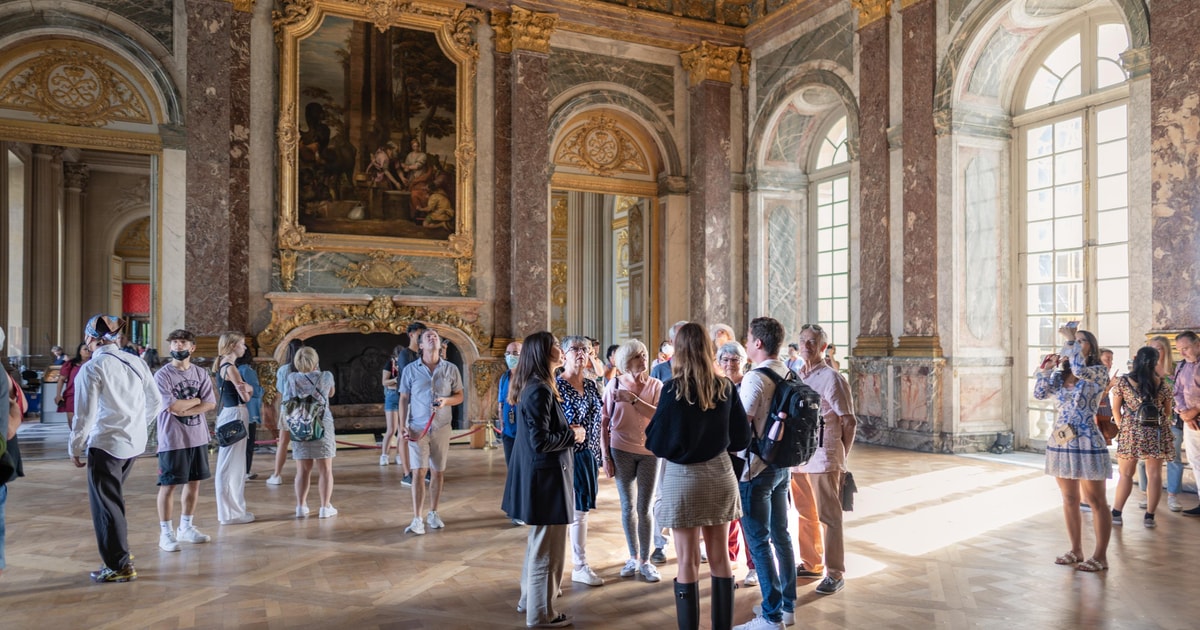 Versailles: Skip-the-Line Versailles Palace and Gardens Tour