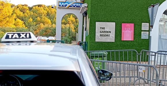Flughafen Zadar: Privater Transfer zum/vom The Garden, Tisno