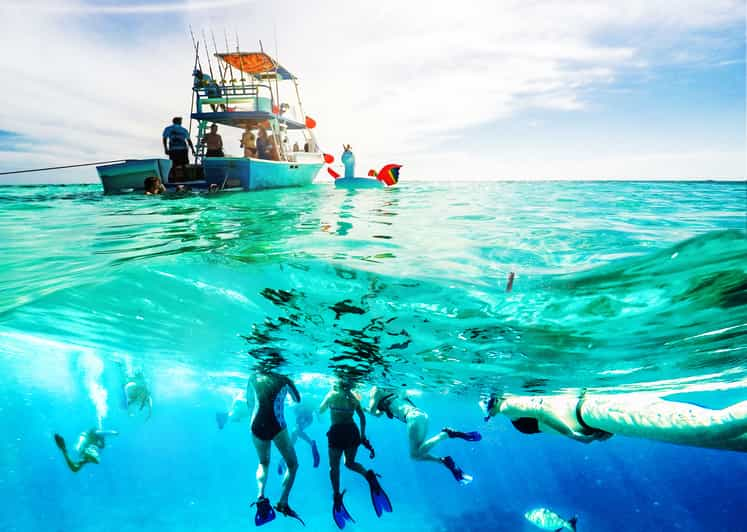 Cozumel : Tour de l'île avec masque et tuba et Instagram en Speedboat |  GetYourGuide