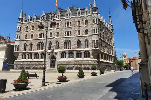 León, Gaudí y el modernismo
