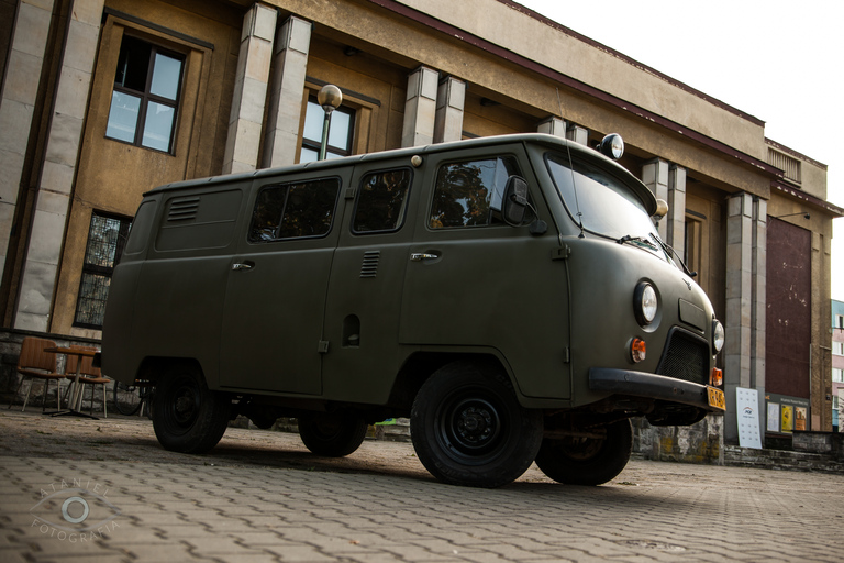 Krakow: Nowa Huta Guided Tour in Vintage Car 2.5-Hour Private City Tour