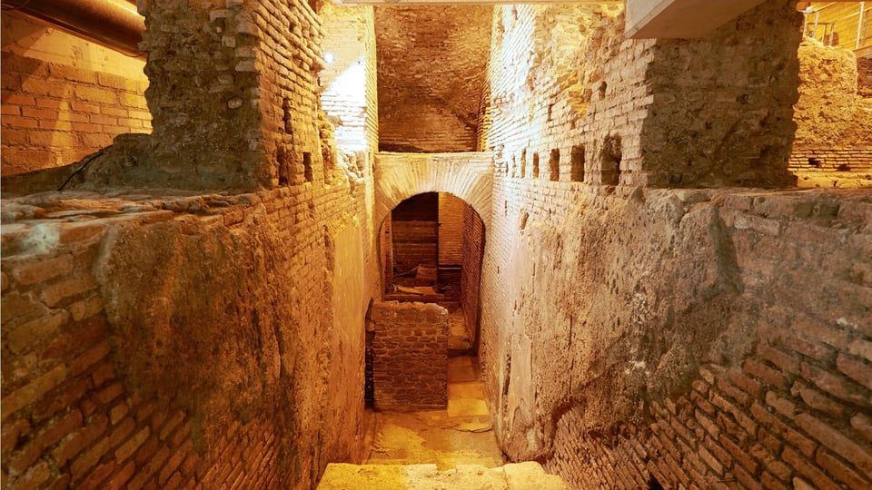 Rom: Immersive Underground and Piazzas Tour Rom: Immersive ...