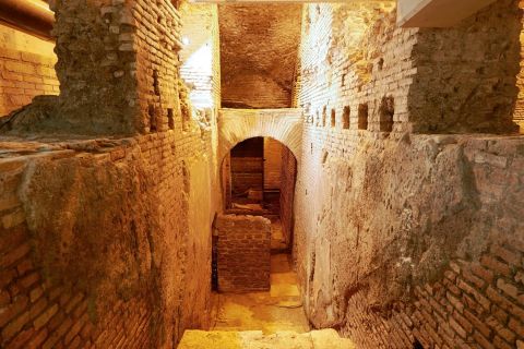 Visite immersive des souterrains et des piazzas à Rome