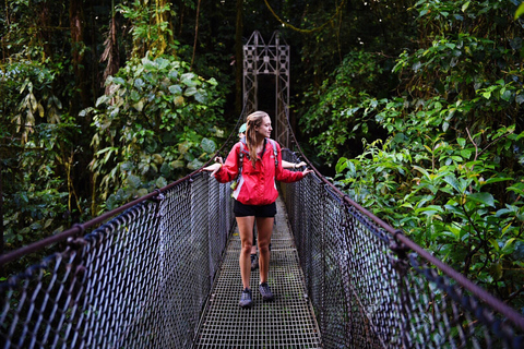 La Fortuna: tour dei ponti sospesi, del vulcano Arenal e delle cascate