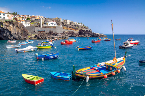 Funchal: Tuk Tuk guiado pela Churchill Bay em Câmara de LobosDo Funchal: Tour guiado na cidade e em Câmara de Lobos de Tuk Tuk