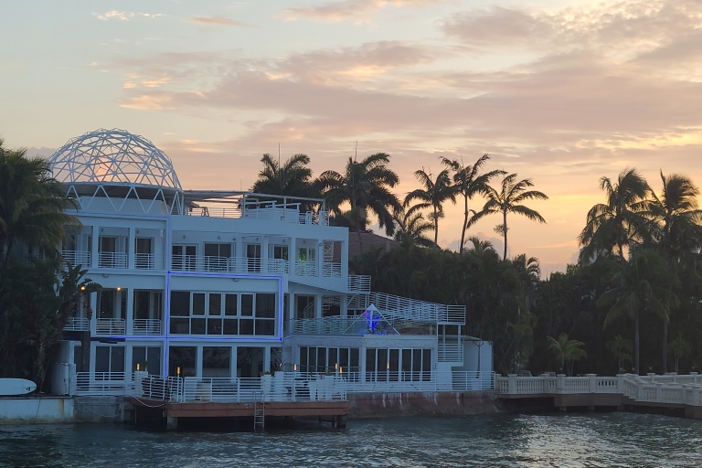 Miami: Party Cruise on Biscayne Bay with a DJ and Open Bar