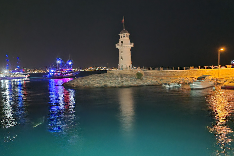 Alanya : Croisière au coucher du soleil avec dînerTransfert depuis les hôtels d'Alanya