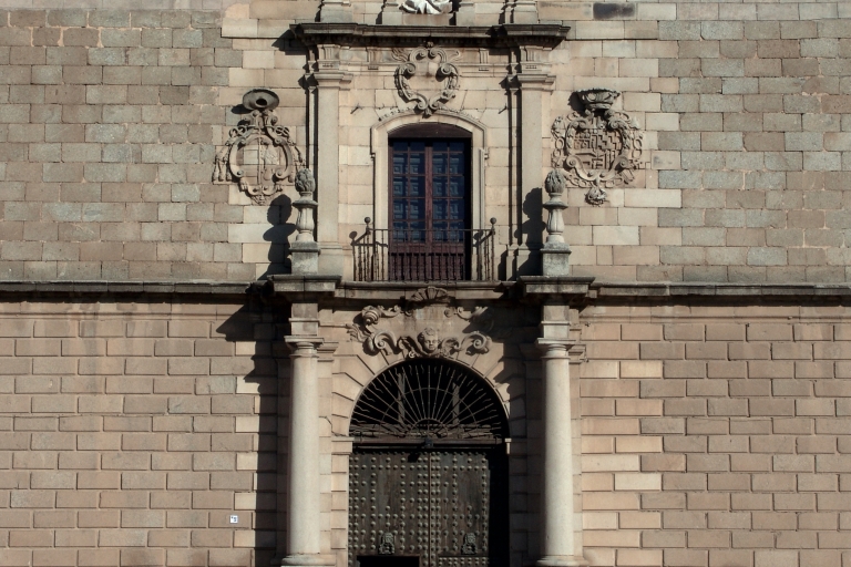 Toledo: entrada al Hospital de Tavera