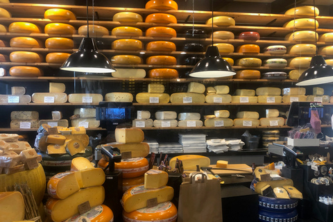 Depuis Amsterdam : excursion d'une journée au Gouda, aux sorcières et au fromage en voiture